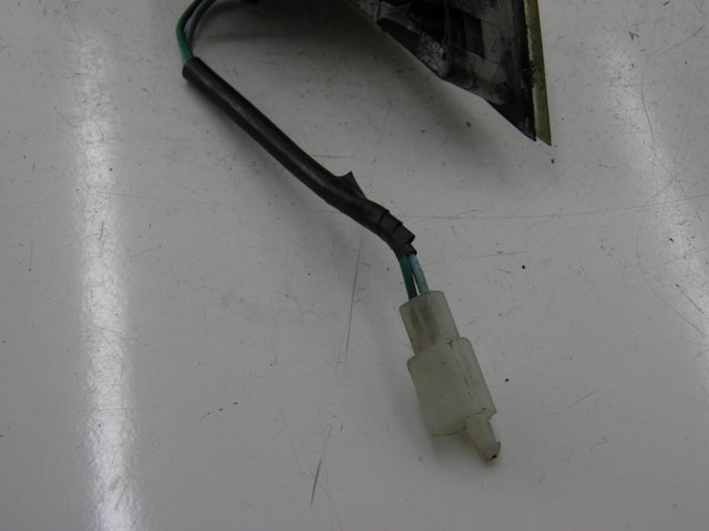 photo de CLIGNOTANT AVANT GAUCHE SYM MIO 50 (2005 - 2010) - Autre angle de vue