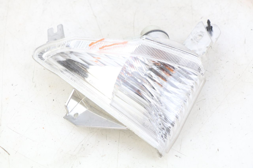 photo de CLIGNOTANT AVANT GAUCHE YAMAHA X-MAX XMAX 125 (2010 - 2014)