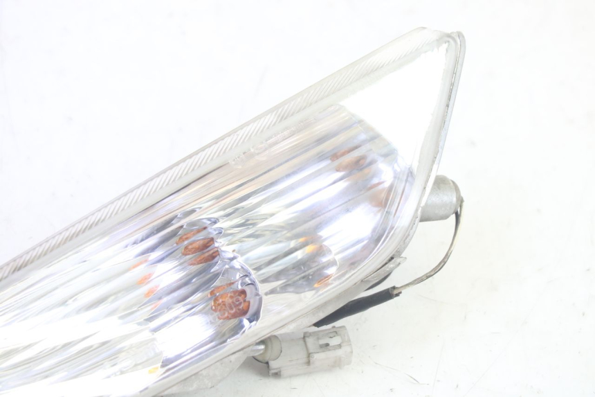 photo de CLIGNOTANT AVANT GAUCHE PIAGGIO X8 125 (2004 - 2007) - Zoom état d’usage