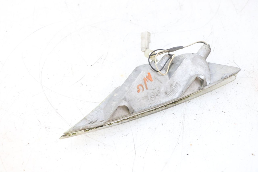 photo de CLIGNOTANT AVANT GAUCHE PIAGGIO X8 125 (2004 - 2007) - Gros plan technique