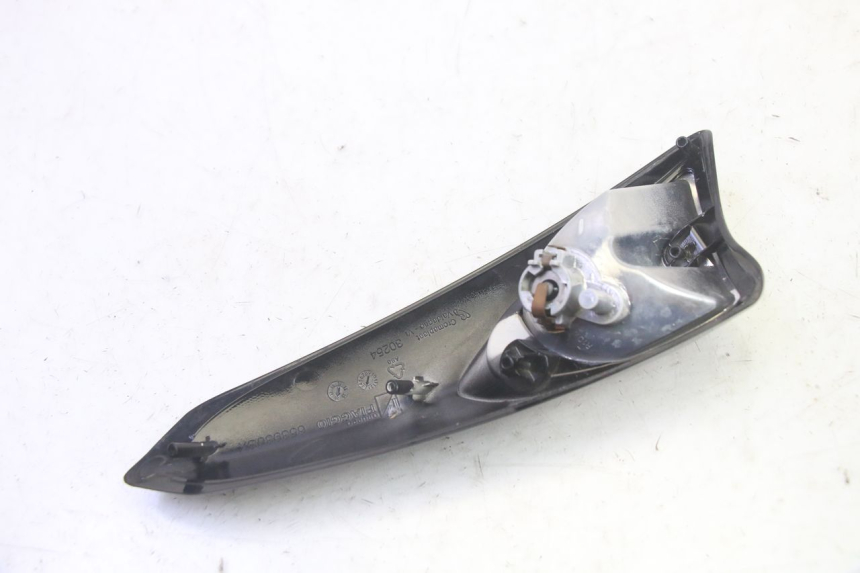 photo de CLIGNOTANT AVANT GAUCHE PIAGGIO XEVO - X EVO 125 (2007 - 2016) - Points de fixation
