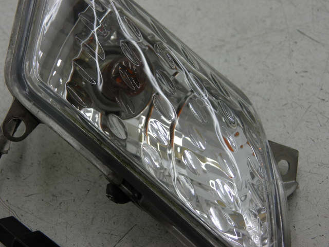 photo de CLIGNOTANT AVANT GAUCHE YAMAHA XMAX X-MAX 125 (2006 - 2009)