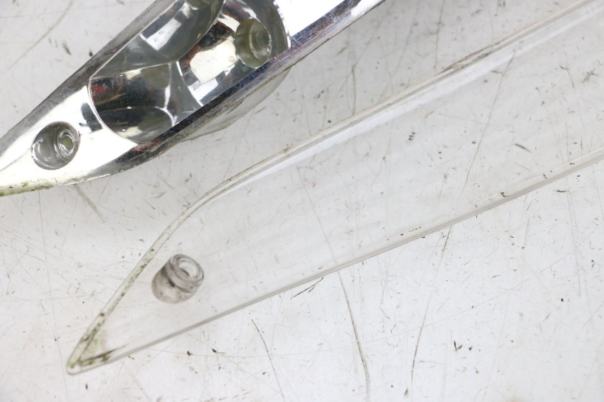 photo de CLIGNOTANT AVANT GAUCHE PIAGGIO ZIP 2T 50 (2009 - 2019) - Autre angle de vue