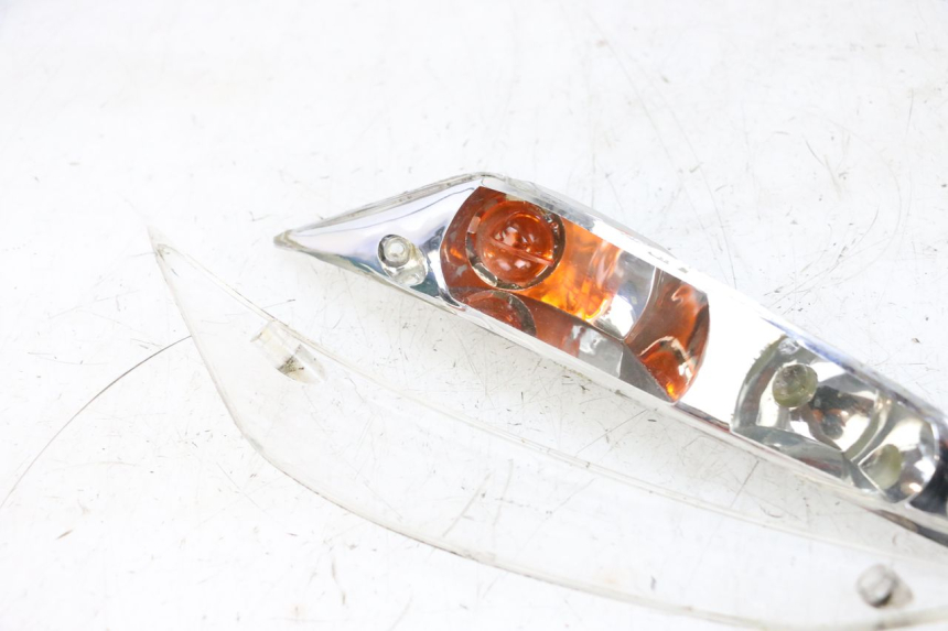 photo de CLIGNOTANT AVANT GAUCHE PIAGGIO ZIP 2T 50 (2009 - 2019) - État de surface