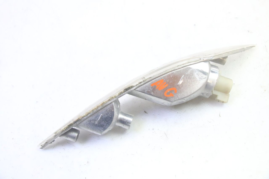 photo de CLIGNOTANT AVANT GAUCHE PIAGGIO ZIP 4T 50 (2018 - 2020) - Gros plan technique