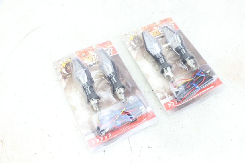 photo de CLIGNOTANT AVANT SUZUKI GSF S BANDIT 600 (2000 - 2004) - Points de fixation