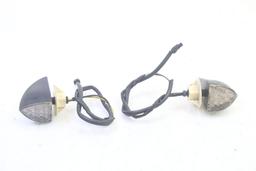 photo de CLIGNOTANT AVANT PIAGGIO MP3 RL 250 (2007 - 2010) - Vue principale