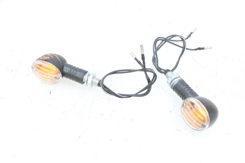 photo de CLIGNOTANT AVANT DAELIM VJ ROADWIN FI 125 (2008 - 2017) - Autre angle de vue