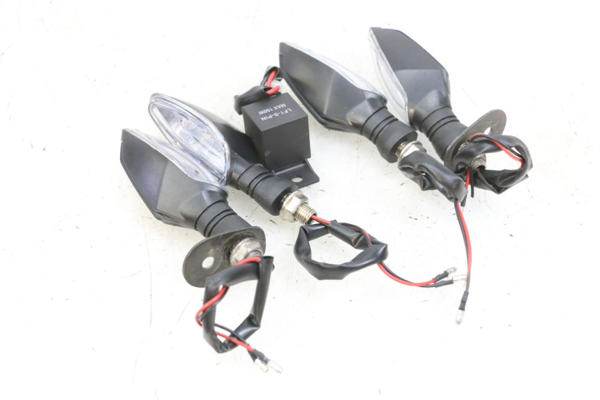 photo de CLIGNOTANT AVANT KAWASAKI ZR 7 750 (1999 - 2001) - Détail de la pièce