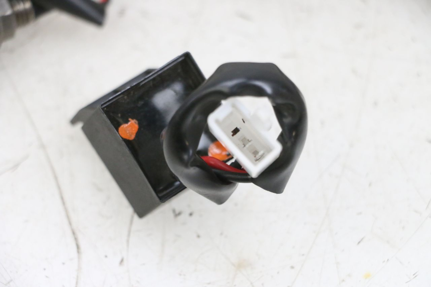 photo de CLIGNOTANT AVANT KAWASAKI ZR 7 750 (1999 - 2001) - Pièce contrôlée