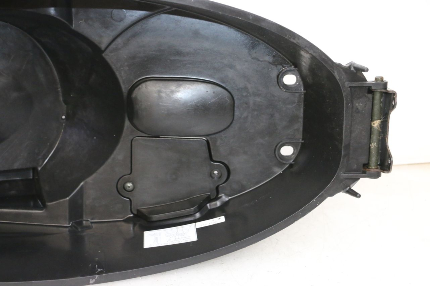 photo de COFFRE SELLE MBK FLAME X 125 (2007 - 2016) - Détails caractéristiques