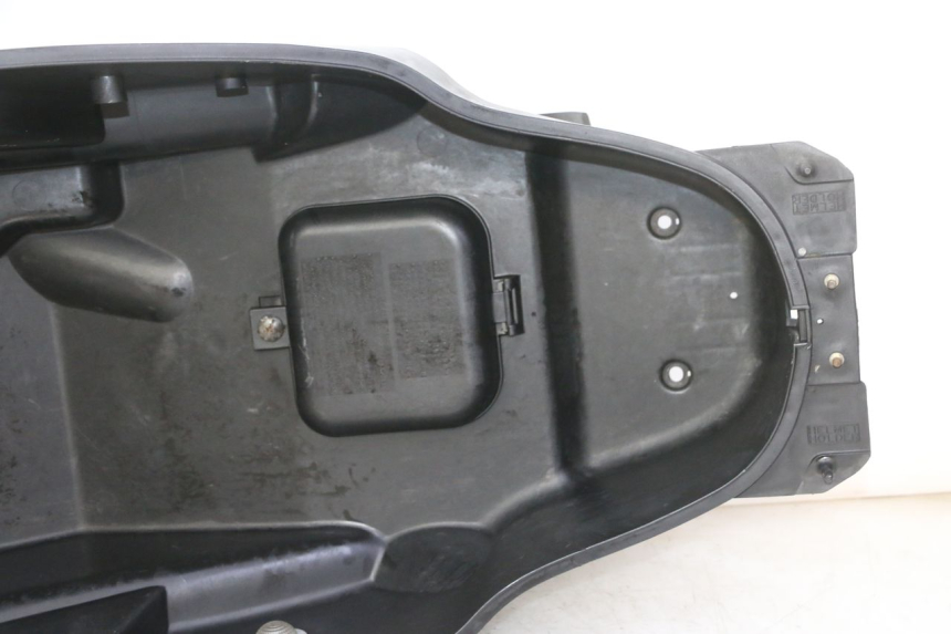 photo de COFFRE SELLE KYMCO GRAND DINK 125 (2002 - 2007)