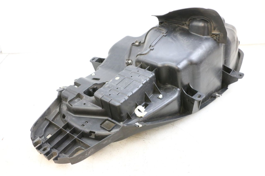 photo de COFFRE SELLE PIAGGIO MP3 HPE 350 (2018 - 2020) - Zoom état d’usage