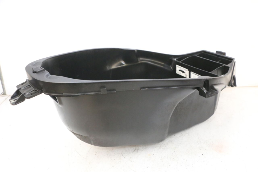 photo de COFFRE SELLE PIAGGIO MP3 HPE 300 (2019 - 2026) - Autre angle de vue