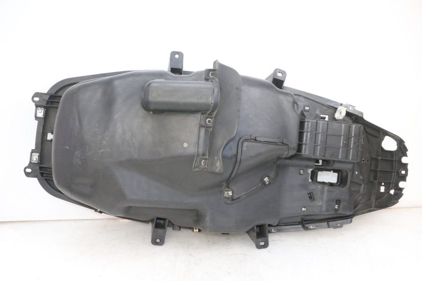 photo de COFFRE SELLE PIAGGIO MP3 500 (2016 - 2018) - Autre angle de vue