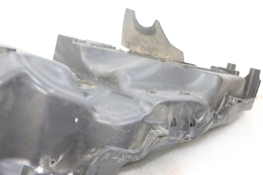 photo de COFFRE SELLE PIAGGIO MP3 RL 250 (2007 - 2010) - Zoom état d’usage