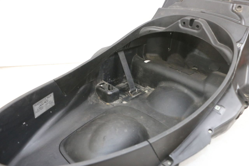 photo de COFFRE SELLE PIAGGIO MP3 RL 250 (2007 - 2010) - État de surface