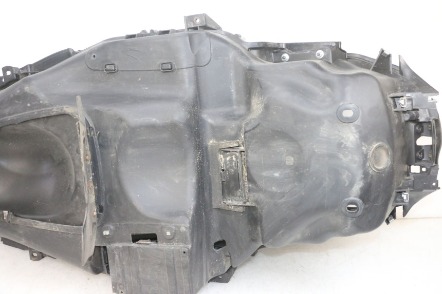 photo de COFFRE SELLE PIAGGIO MP3 RL 250 (2007 - 2010) - Marquages et références