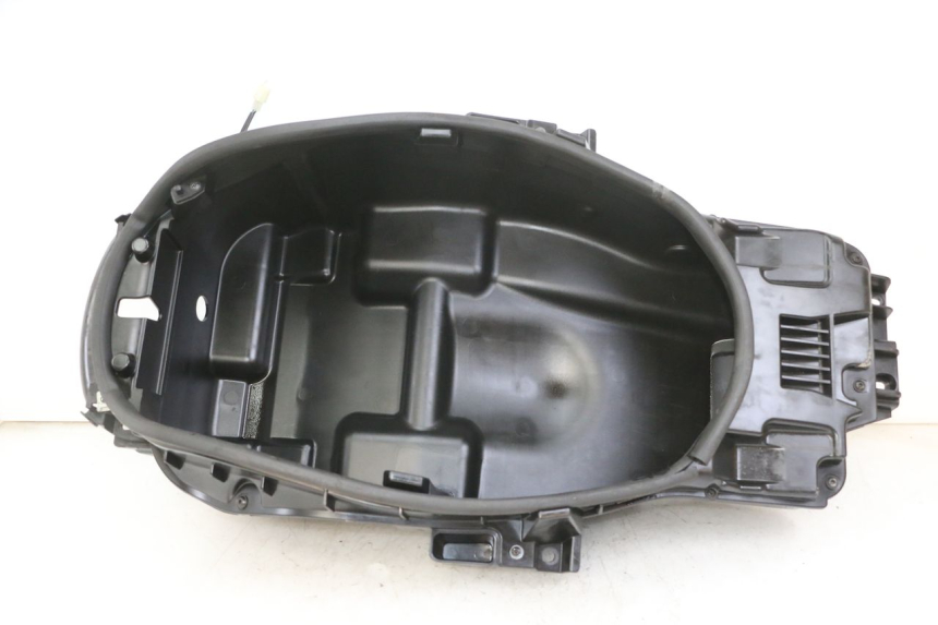 photo de COFFRE SELLE PEUGEOT SATELIS 125 (2013 - 2018)