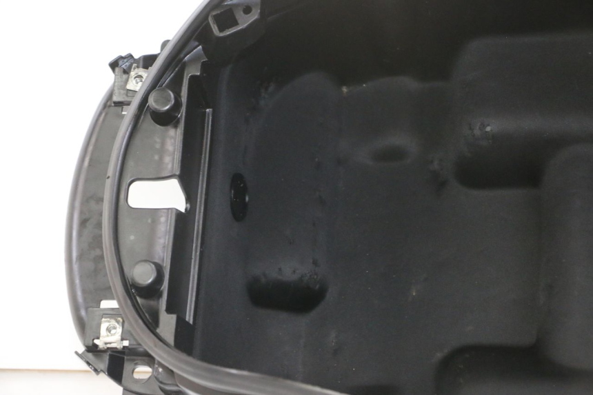 photo de COFFRE SELLE PEUGEOT SATELIS 125 (2013 - 2018)