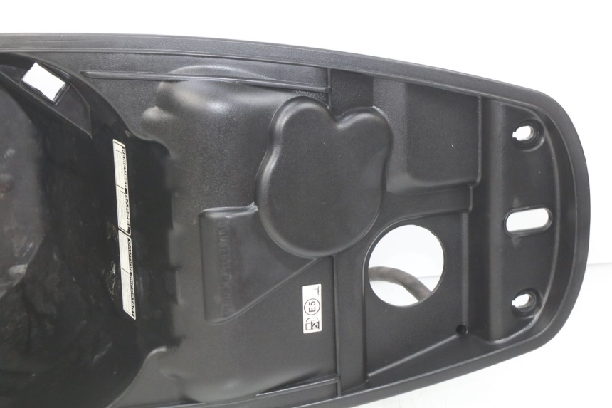 photo de COFFRE SELLE PEUGEOT TWEET 4T 50 (2018 - 2020)