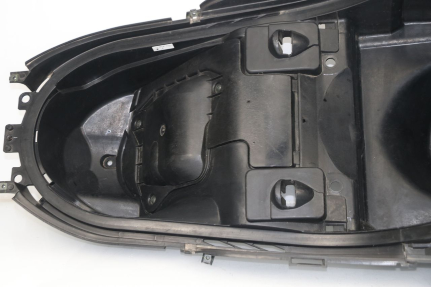 photo de COFFRE SELLE YAMAHA YP MAJESTY 400 (2004 - 2008)