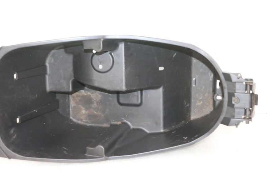 photo de COFFRE SELLE YAMAHA YP MAJESTY 125 (2002 - 2006) - Marquages et références