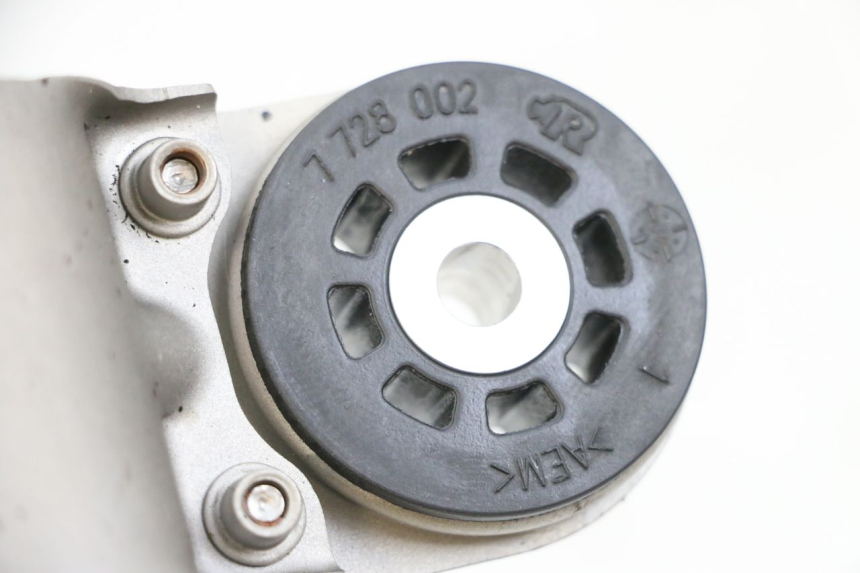 photo de COLLIER ECHAPPEMENT BMW R GS 1250 (2021 - 2024) - Gros plan technique