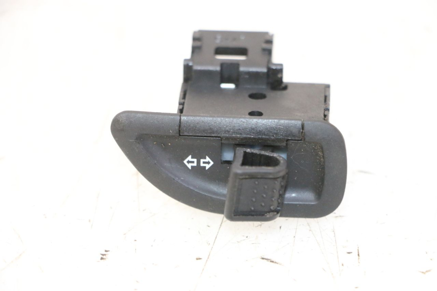 photo de COMMODO CLIGNOTANT PIAGGIO MP3 HPE 310 (2024 - 2025)