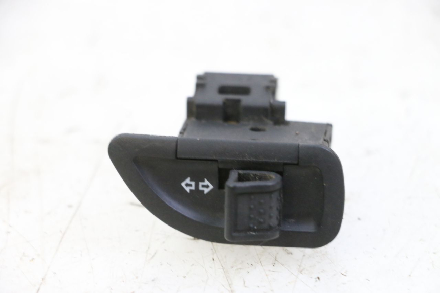 photo de COMMODO CLIGNOTANT PIAGGIO MP3 500 (2014 - 2016)