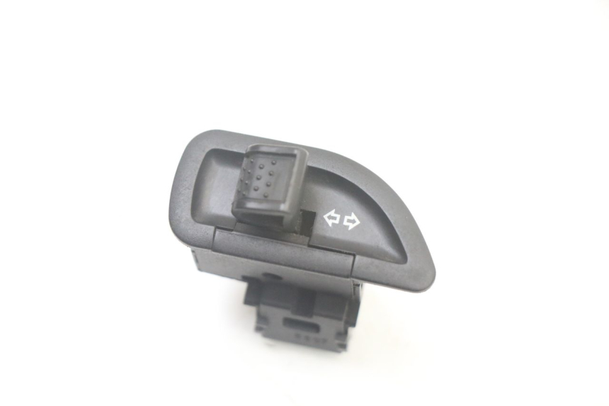 photo de COMMODO CLIGNOTANT PIAGGIO MP3 500 (2014 - 2016)