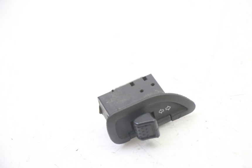 photo de COMMODO CLIGNOTANT APRILIA SXR 50 (2021 - 2023)