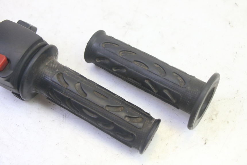 photo de COMMODO DROIT MBK BOOSTER SPIRIT 50 (2004 - 2017) - Zoom état d’usage