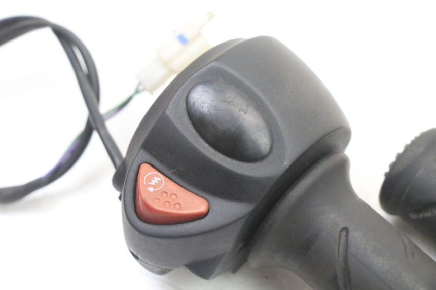 photo de COMMODO DROIT PEUGEOT CITYSTAR 50 (2013 - 2017)