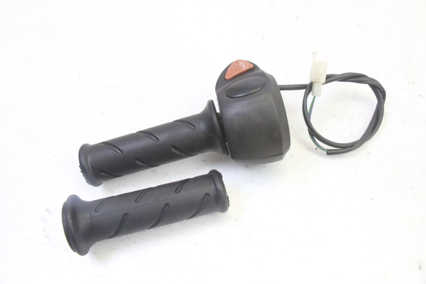 photo de COMMODO DROIT PEUGEOT CITYSTAR 50 (2013 - 2017)