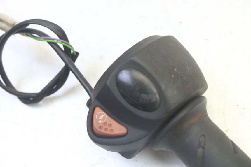 photo de COMMODO DROIT PEUGEOT CITYSTAR 50 (2013 - 2017)