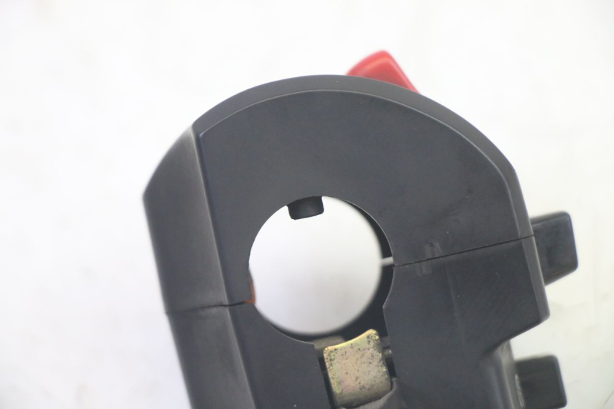 photo de COMMODO DROIT SUZUKI DL V STROM 1000 (2002 - 2007) - Points de fixation