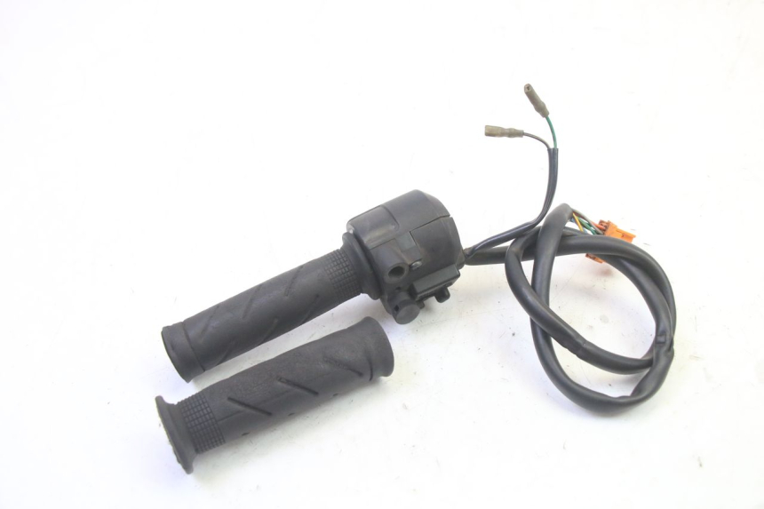 photo de COMMODO DROIT HONDA FES S-WING SWING ABS 125 (2007 - 2015)