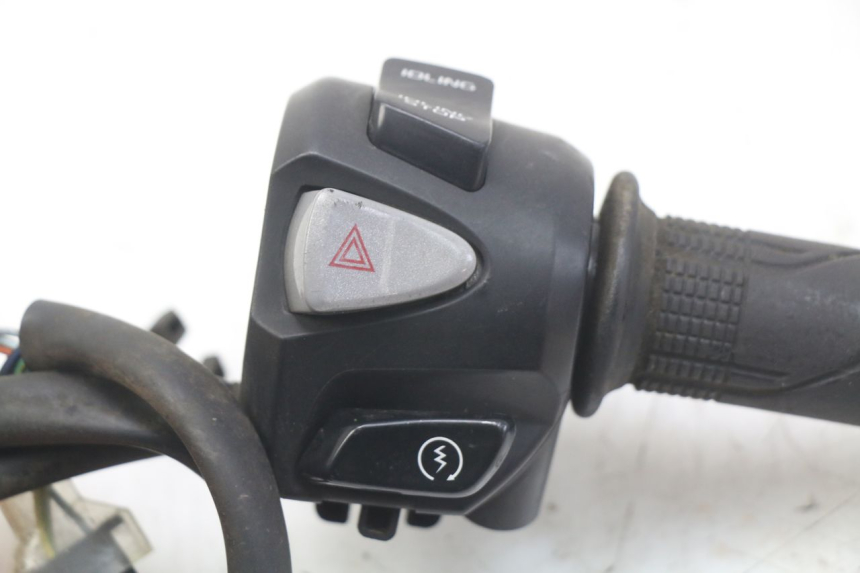 photo de COMMODO DROIT HONDA FORZA 125 (2015 - 2016)