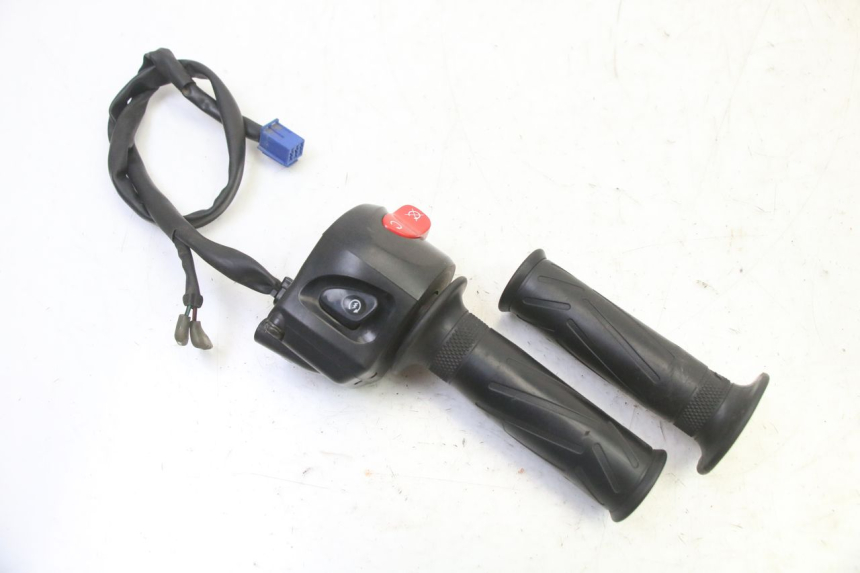 photo de COMMODO DROIT YAMAHA FZ6 FAZER S2 600 (2007 - 2011)