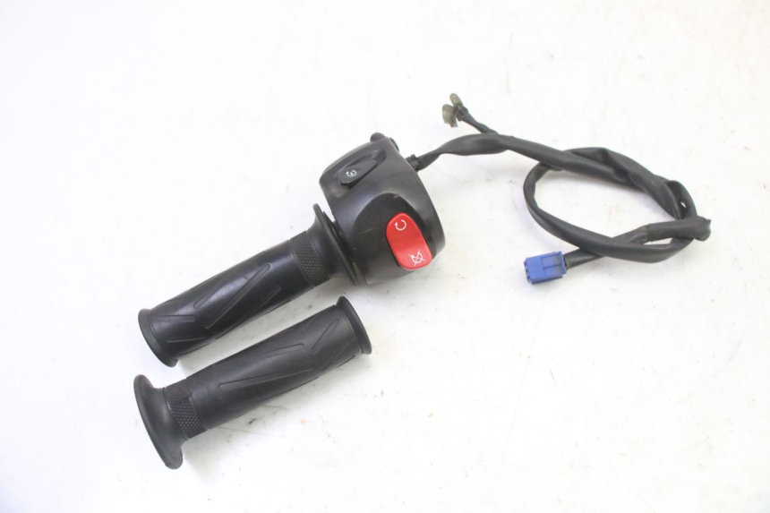 photo de COMMODO DROIT YAMAHA FZ6 FAZER S2 600 (2007 - 2011)