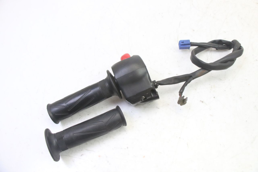 photo de COMMODO DROIT YAMAHA FZ6 FAZER S2 600 (2007 - 2011)