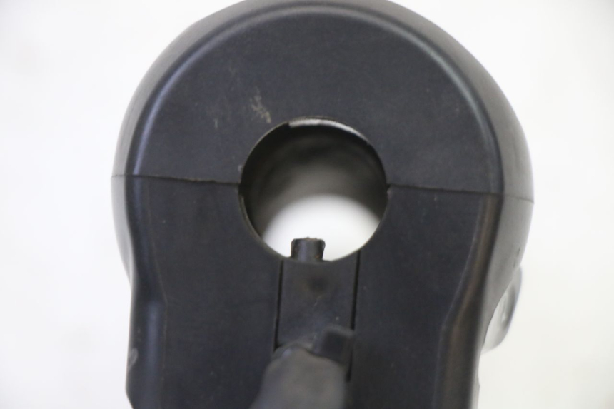 photo de COMMODO DROIT YAMAHA FZ6 FAZER S2 600 (2007 - 2011)