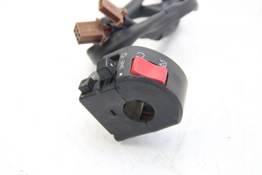 photo de COMMODO DROIT YAMAHA FZS FAZER 600 (2001 - 2003)