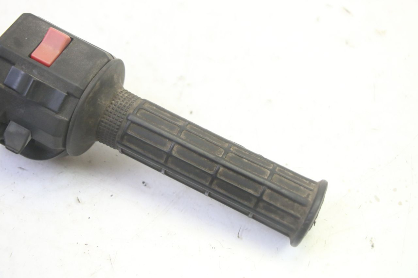 photo de COMMODO DROIT KAWASAKI GPZ RX 1000 (1986 - 1988) - Zoom état d’usage