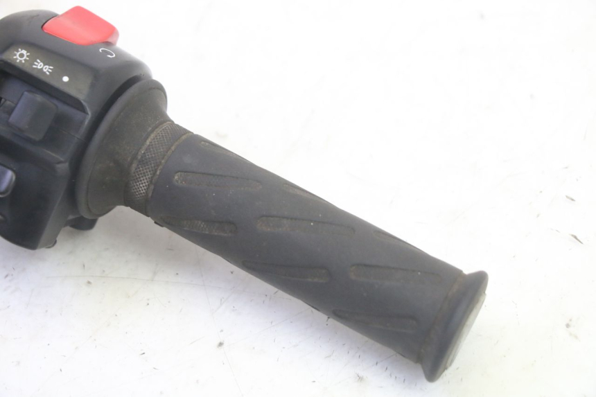 photo de COMMODO DROIT SUZUKI GSF N BANDIT 600 (1996 - 1999) - Zoom état d’usage