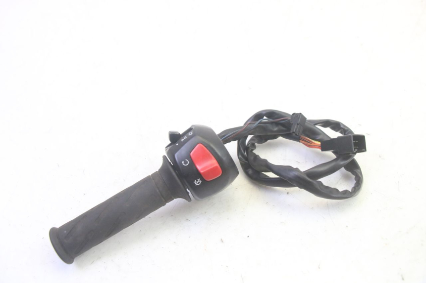 photo de COMMODO DROIT SUZUKI GSF N BANDIT 600 (1996 - 1999) - Autre angle de vue