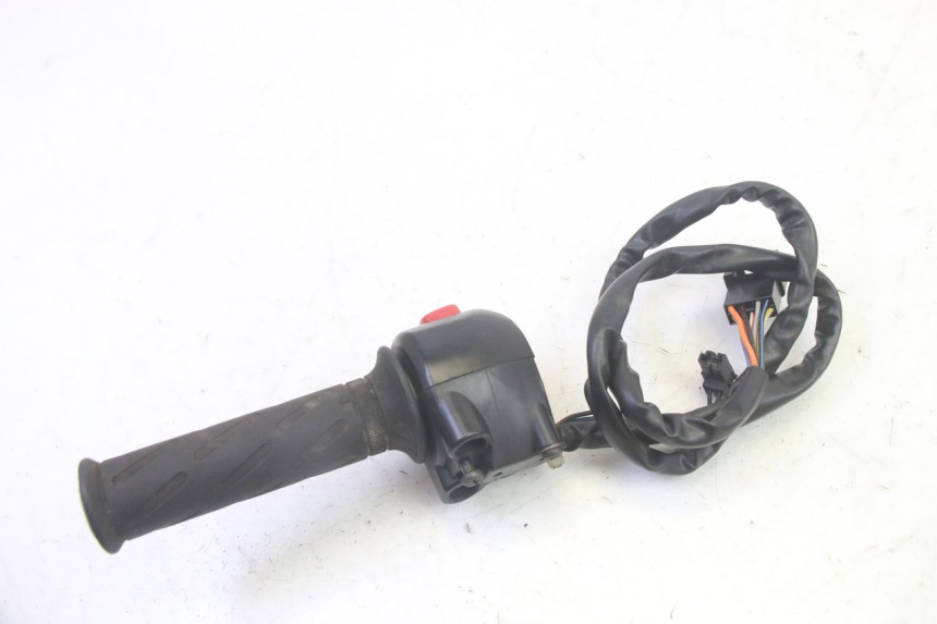 photo de COMMODO DROIT SUZUKI GSF N BANDIT 600 (1996 - 1999) - Gros plan technique