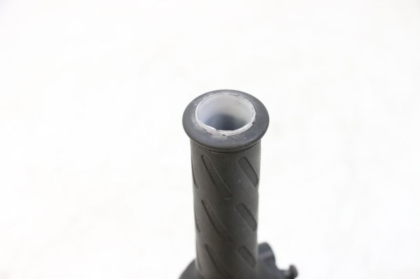 photo de COMMODO DROIT SUZUKI GSXR GSX-R 1000 (2003 - 2004) - Détail de la pièce