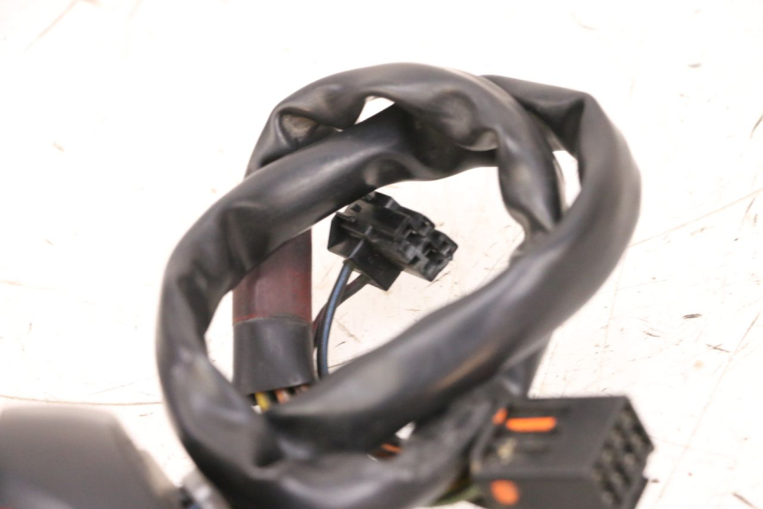 photo de COMMODO DROIT SUZUKI GSXR GSX-R 1000 (2003 - 2004) - Zoom état d’usage